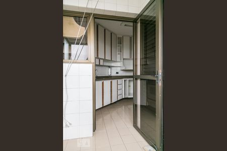 Apartamento para alugar com 130m², 4 quartos e 2 vagas Apartamento para alugar com 130m², 4 quartos e 2 vagasÁrea de serviço
