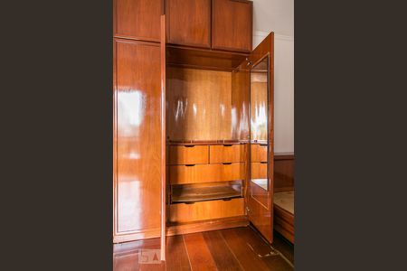 Apartamento para alugar com 130m², 4 quartos e 2 vagas Apartamento para alugar com 130m², 4 quartos e 2 vagasArmário do Quarto 1