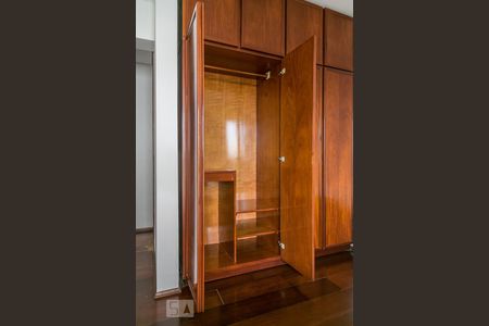 Apartamento para alugar com 130m², 4 quartos e 2 vagas Apartamento para alugar com 130m², 4 quartos e 2 vagasArmário do Quarto 3 (suite)