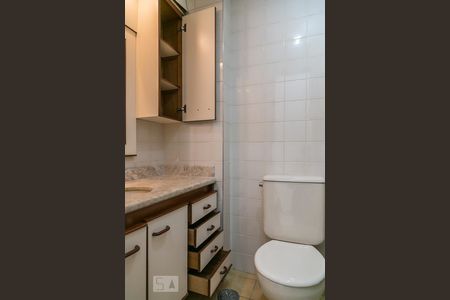 Banheiro de apartamento à venda com 2 quartos, 54m² em Vila Guarani (z Sul), São Paulo