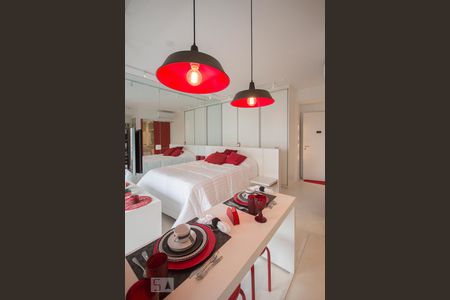 Apartamento para alugar com 35m², 1 quarto e 1 vagaMesa posta com jogo de pratos, copos, talheres, guardanapos de tecido