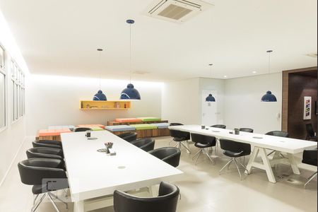 Apartamento para alugar com 35m², 1 quarto e 1 vagaSala de trabalho para reuniões e convívio com os vizinhos 