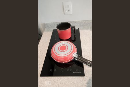 Apartamento para alugar com 35m², 1 quarto e 1 vagaCozinha com fogão elétrico e equipada com panelas, talheres, copos