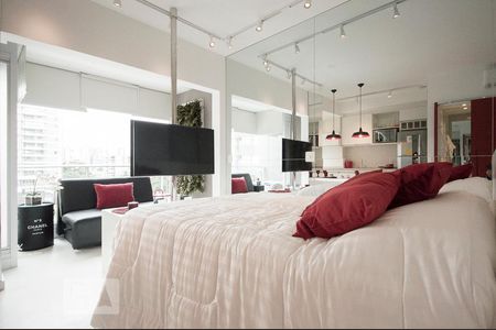 Cama box com baú , jogo de cama, edredom, travesseiros e almofadas de apartamento para alugar com 1 quarto, 35m² em Cidade Monções, São Paulo