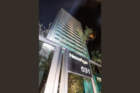 Apartamento para alugar com 35m², 1 quarto e 1 vagaFachada do prédio, entrada.