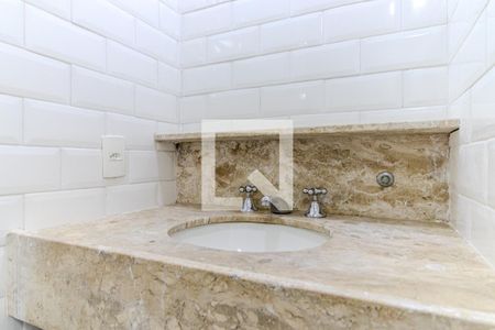 Banheiro de kitnet/studio para alugar com 1 quarto, 32m² em República, São Paulo