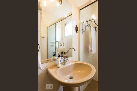 Banheiro de apartamento à venda com 1 quarto, 60m² em Jardim Paulista, São Paulo