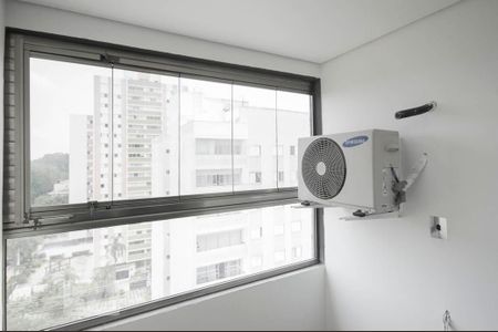 Detalhe Área Serviço de apartamento à venda com 2 quartos, 70m² em Santo Amaro, São Paulo