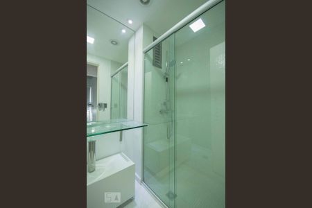 Banheiro de apartamento à venda com 2 quartos, 70m² em Santo Amaro, São Paulo