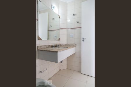 Apartamento à venda com 144m², 3 quartos e 2 vagasBanheiro da Suite 2