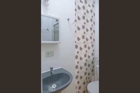 Banheiro de kitnet/studio para alugar com 1 quarto, 30m² em Bela Vista, São Paulo