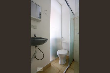 Banheiro de kitnet/studio para alugar com 1 quarto, 30m² em Bela Vista, São Paulo