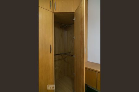 Apartamento para alugar com 64m², 3 quartos e 2 vagas Apartamento para alugar com 64m², 3 quartos e 2 vagasArmário do Quarto 2