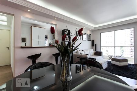 Sala de apartamento à venda com 2 quartos, 75m² em Vila Olímpia, São Paulo