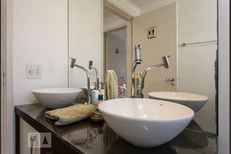 Apartamento à venda com 75m², 2 quartos e 1 vaga Apartamento à venda com 75m², 2 quartos e 1 vagaBanheiro