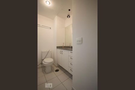 Banheiro de apartamento para alugar com 1 quarto, 50m² em Brooklin Paulista, São Paulo