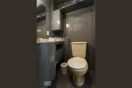 Apartamento à venda com 74m², 2 quartos e 1 vaga Apartamento à venda com 74m², 2 quartos e 1 vagaBanheiro