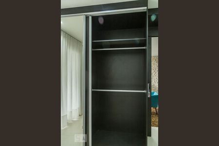Apartamento para alugar com 80m², 1 quarto e 1 vaga Apartamento para alugar com 80m², 1 quarto e 1 vagaArmário da Suite