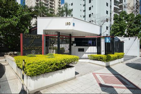 Apartamento à venda com 100m², 3 quartos e 2 vagasFachada