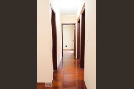 Corredor de apartamento à venda com 3 quartos, 90m² em Vila Industrial, Campinas