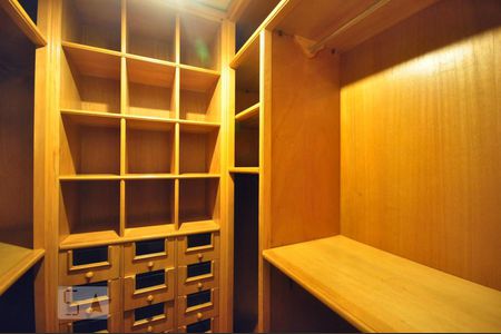 Apartamento para alugar com 210m², 4 quartos e 3 vagasCloset