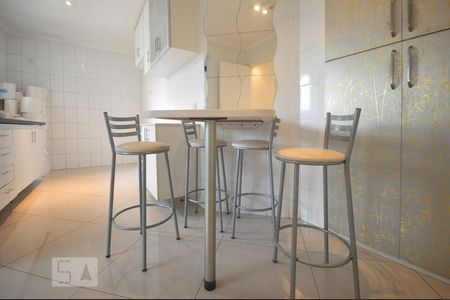 Cozinha de apartamento para alugar com 3 quartos, 120m² em Lar São Paulo, São Paulo
