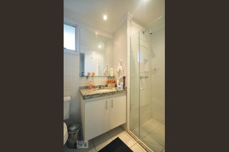 Banheiro de apartamento para alugar com 3 quartos, 120m² em Lar São Paulo, São Paulo