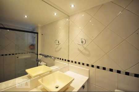 Banheiro de apartamento para alugar com 2 quartos, 70m² em Vila Suzana, São Paulo