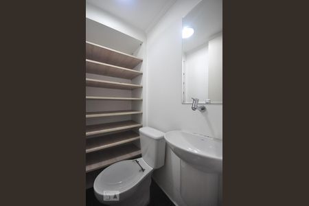 Lavabo de apartamento para alugar com 2 quartos, 70m² em Vila Suzana, São Paulo