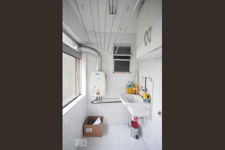 Área de serviço de apartamento para alugar com 2 quartos, 70m² em Vila Suzana, São Paulo