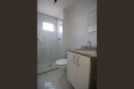 Banheiro da suite de apartamento para alugar com 2 quartos, 61m² em Liberdade, São Paulo