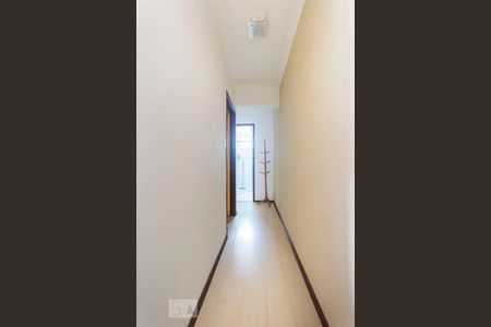 Corredor de apartamento para alugar com 2 quartos, 68m² em Sumaré, São Paulo