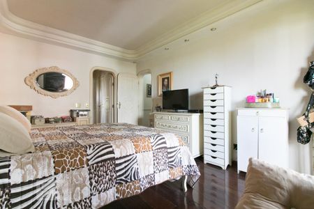 Apartamento à venda com 220m², 3 quartos e 3 vagasSuíte 1