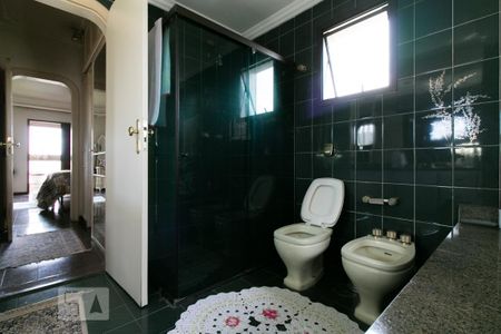 Apartamento à venda com 220m², 3 quartos e 3 vagasBanheiro da Suíte 1