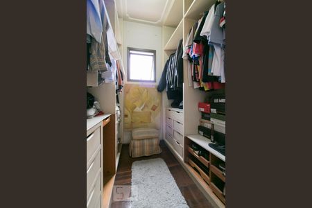 Apartamento à venda com 220m², 3 quartos e 3 vagasCloset da Suíte 1