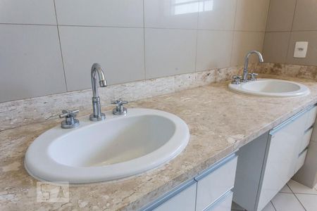 Apartamento à venda com 148m², 3 quartos e 2 vagasBanheiro da suíte