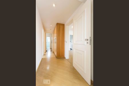 Corredor de apartamento para alugar com 4 quartos, 165m² em Vila Olímpia, São Paulo