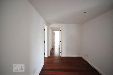 corredor  de apartamento à venda com 3 quartos, 138m² em Vila Andrade, São Paulo
