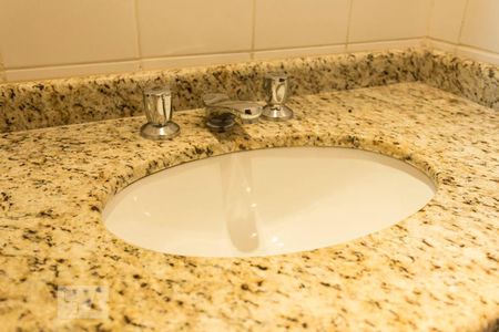 Apartamento à venda com 83m², 3 quartos e 2 vagasBanheiro