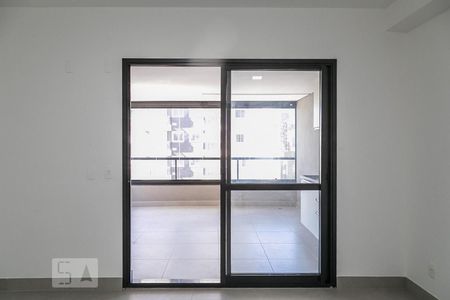 Saída para varanda de kitnet/studio para alugar com 1 quarto, 42m² em Vila Olímpia, São Paulo