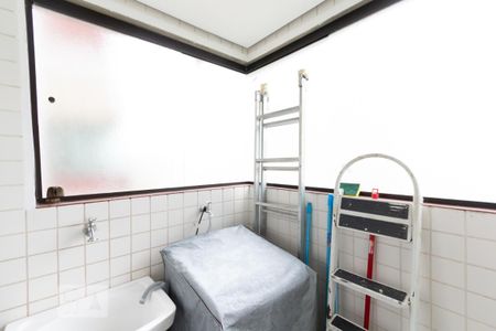 Apartamento para alugar com 140m², 3 quartos e 2 vagas Apartamento para alugar com 140m², 3 quartos e 2 vagasÁrea de serviço