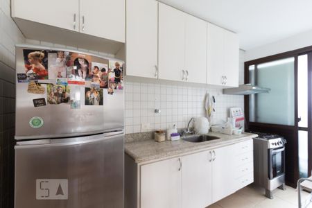 Apartamento para alugar com 140m², 3 quartos e 2 vagas Apartamento para alugar com 140m², 3 quartos e 2 vagasCozinha