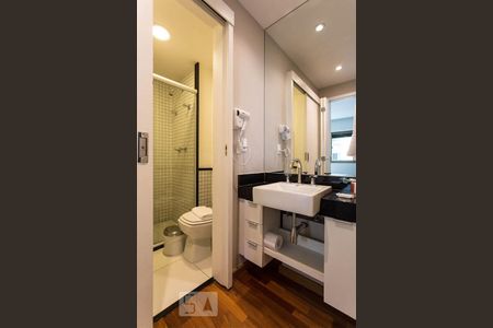 Banheiro de apartamento para alugar com 1 quarto, 47m² em Brooklin Paulista, São Paulo