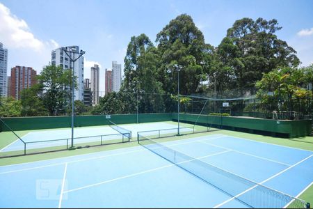 Apartamento para alugar com 300m², 4 quartos e 4 vagasquadras