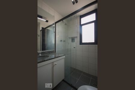 Banheiro de apartamento para alugar com 1 quarto, 38m² em Indianópolis, São Paulo
