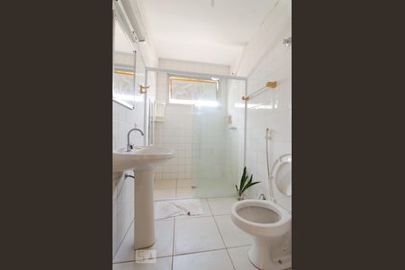 Banheiro de apartamento para alugar com 3 quartos, 84m² em Cambuí, Campinas