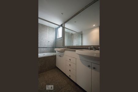 Apartamento à venda com 170m², 4 quartos e 3 vagasBanheiro