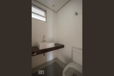 Lavabo de apartamento para alugar com 3 quartos, 100m² em Jardim Londrina, São Paulo