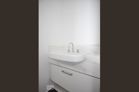 lavabo de apartamento para alugar com 1 quarto, 47m² em Vila Andrade, São Paulo