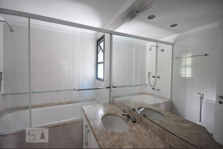 banheiro suíte 2 de apartamento à venda com 3 quartos, 131m² em Vila Andrade, São Paulo